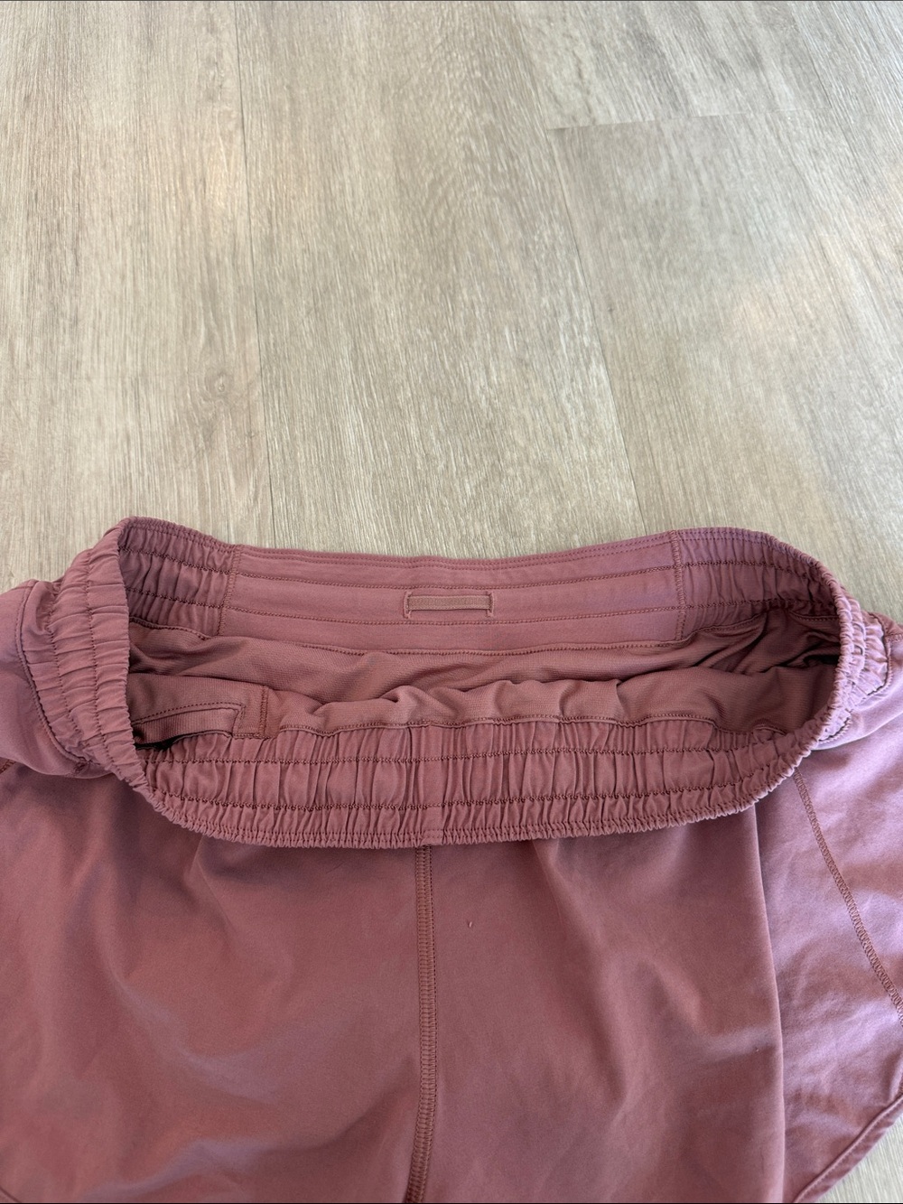 Lululemon Hotty Hot Shorts 2.5 Pink Size 10 - Picture 3 of 4